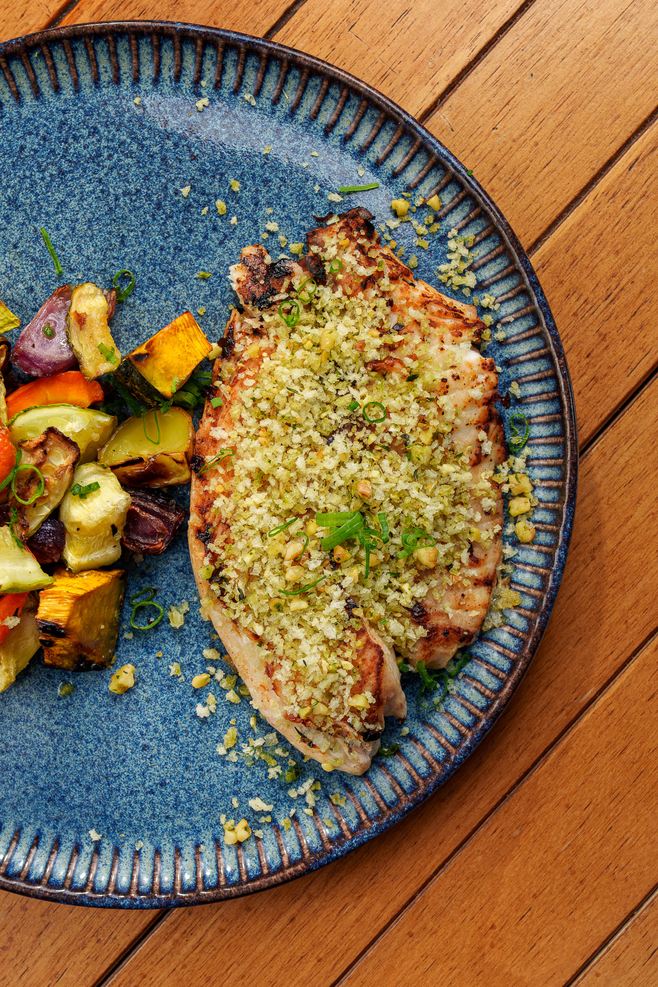 Parmegiana crocante com legumes grelhados