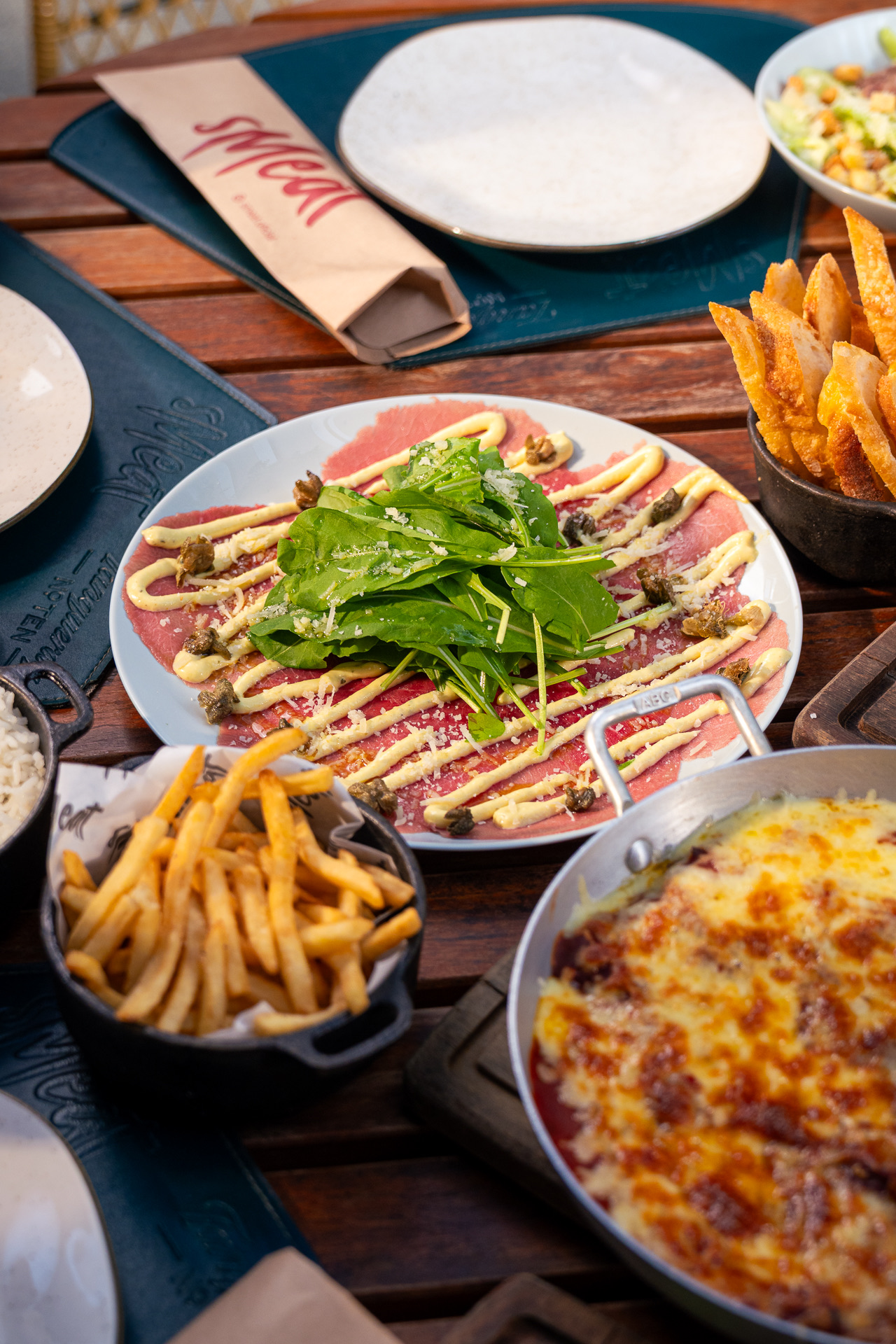 Sanduíche do Smeat com fritas e mac and cheese